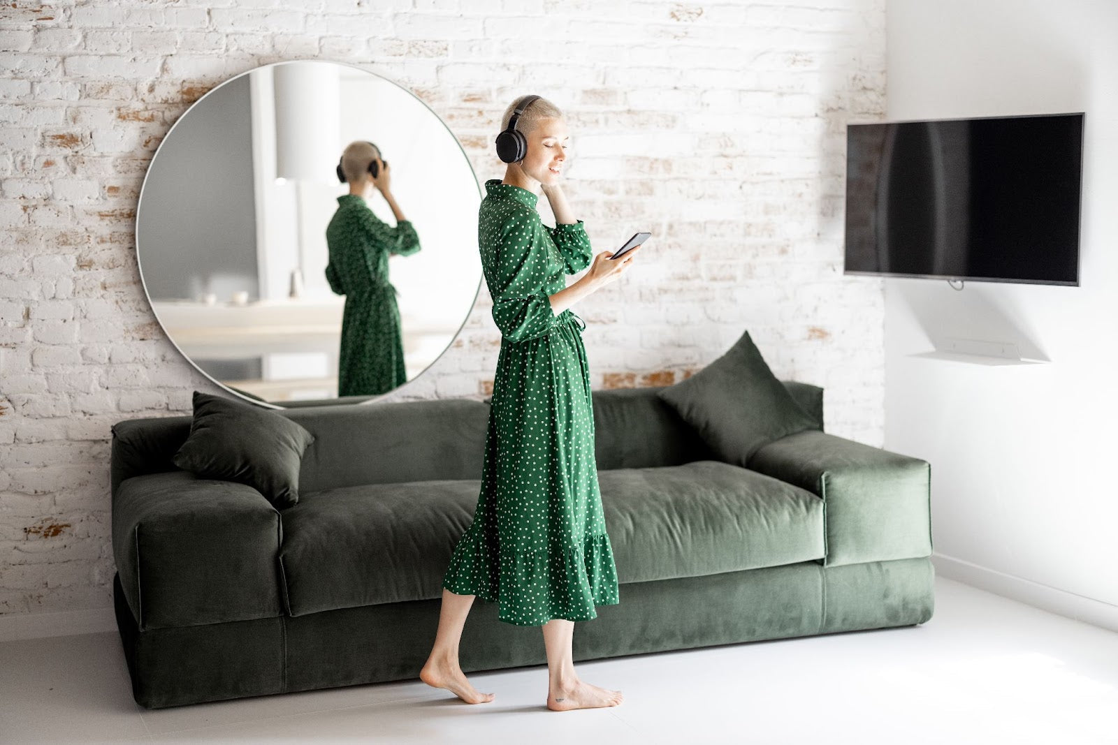 Quiet Luxury Interiors: Why Statement Mirrors Are Leading the Trend in 2026